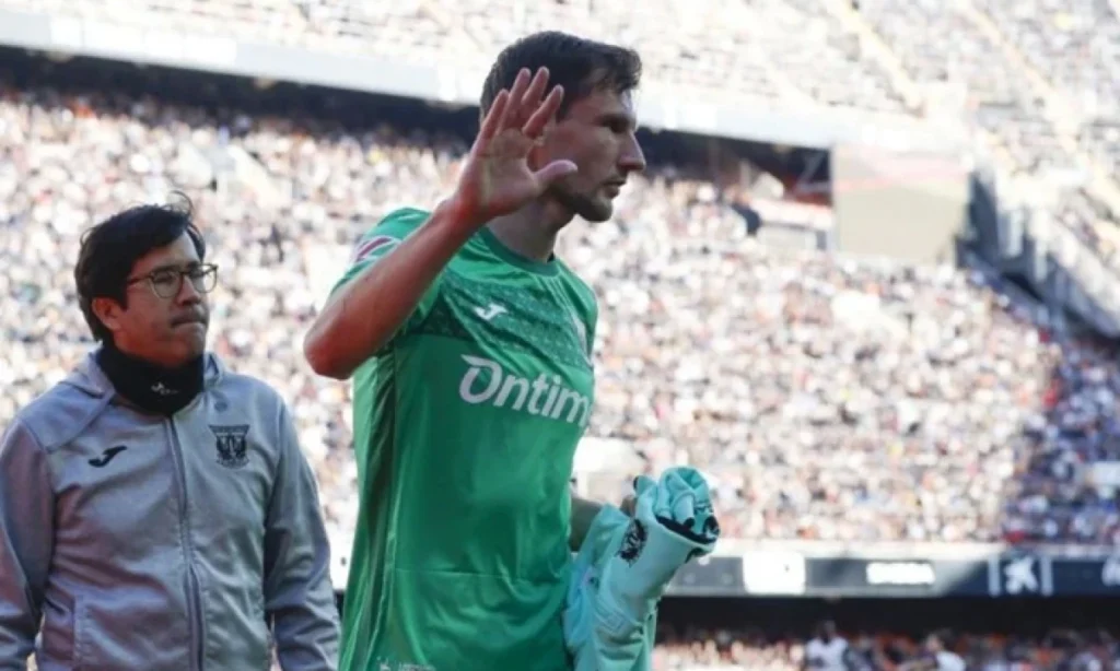 Barišić se rompe el ligamento cruzado en su debut con el Leganés y deja a LaLiga en shock