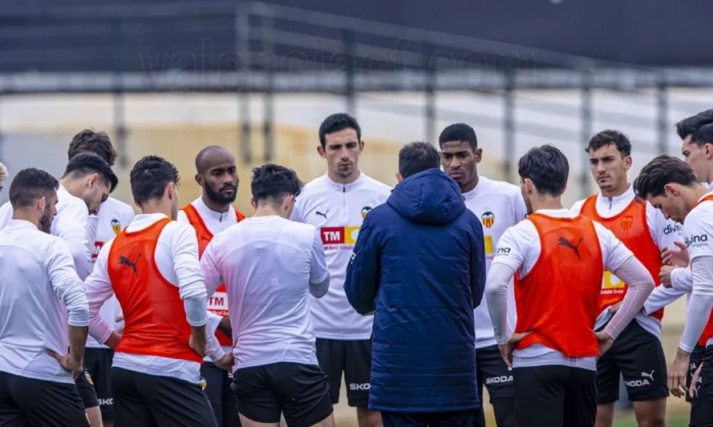 Diakhaby se reintegra al equipo mientras Foulquier entrena a medio gas