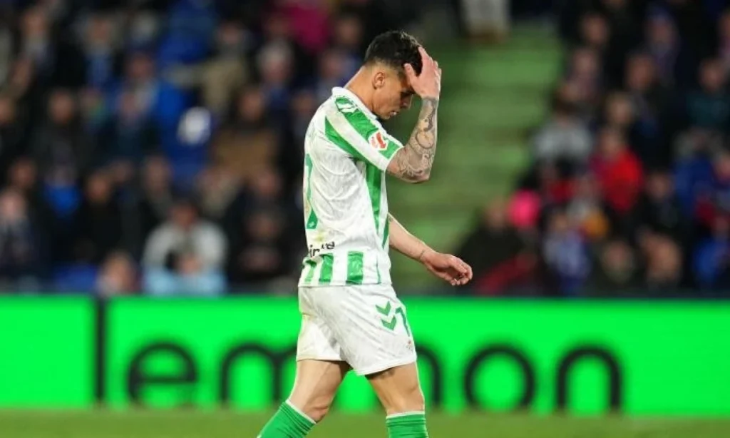 El Betis se juega su futuro: ¿Podrá revertir la roja a Antony en el Coliseum?
