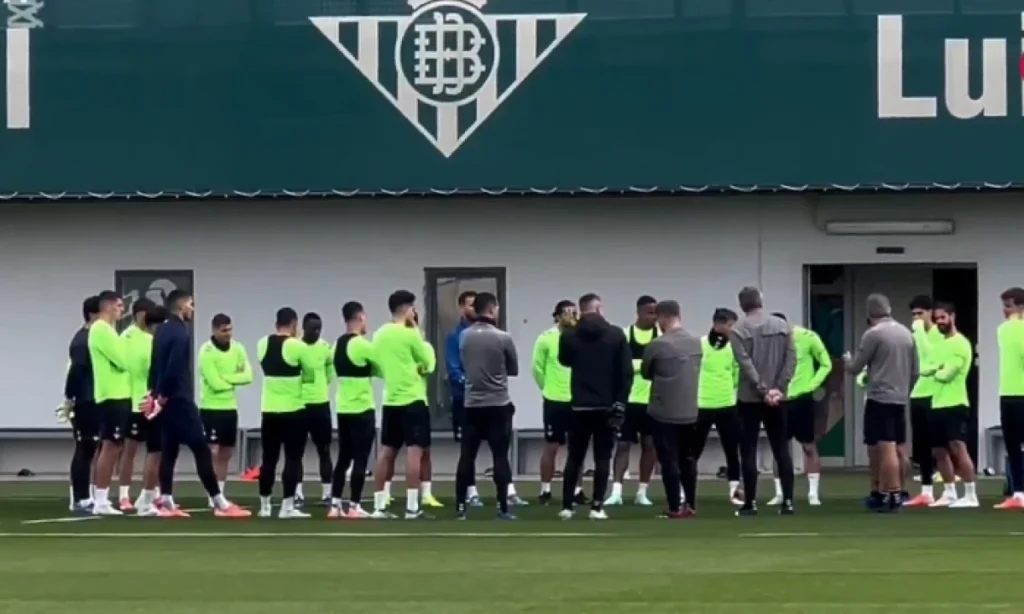 El Betis se prepara para el desafío europeo ante el Gent con novedades en su plantilla