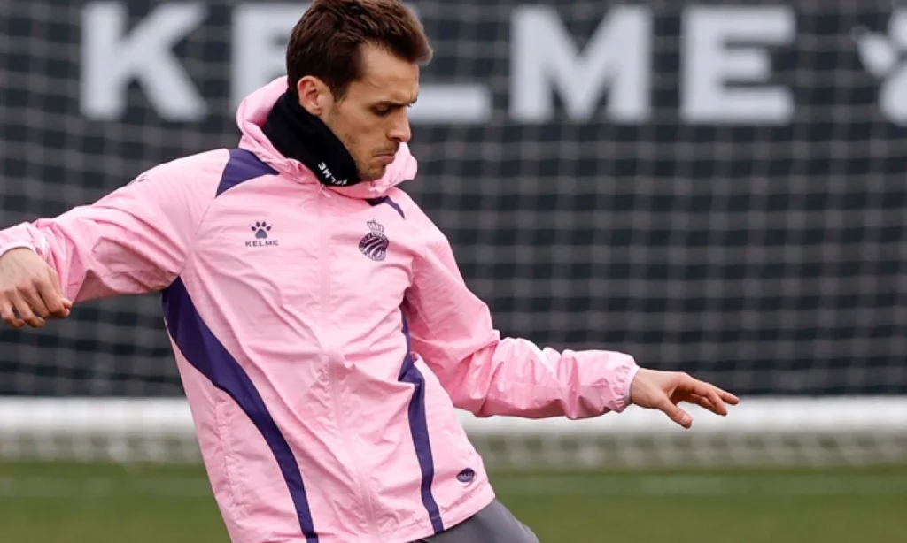El Espanyol se prepara para la batalla en Sevilla con la duda de Oliván