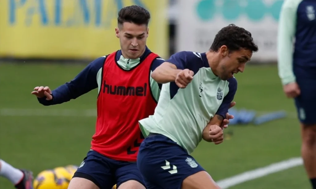 Fabio Silva se aleja del campo: ¿se esfuma su participación en el próximo partido?