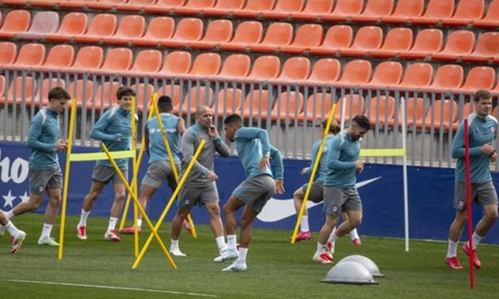 Koke y Azpilicueta se ausentan del entrenamiento del lunes
