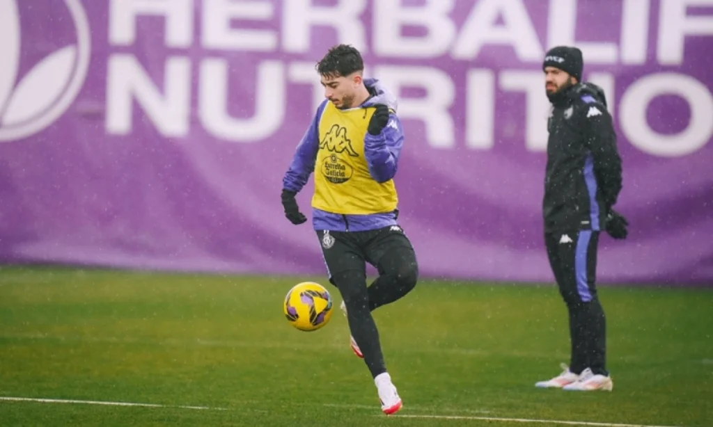 La incertidumbre crece: Raúl Moro es duda y las bajas de Javi, Cömert y Cenk complican el panorama en la Liga Fantasy