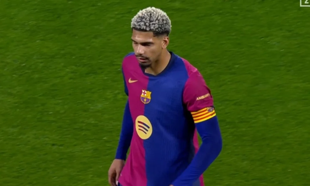 Ronald Araujo se lesiona en el minuto 21 y preocupa al FC Barcelona