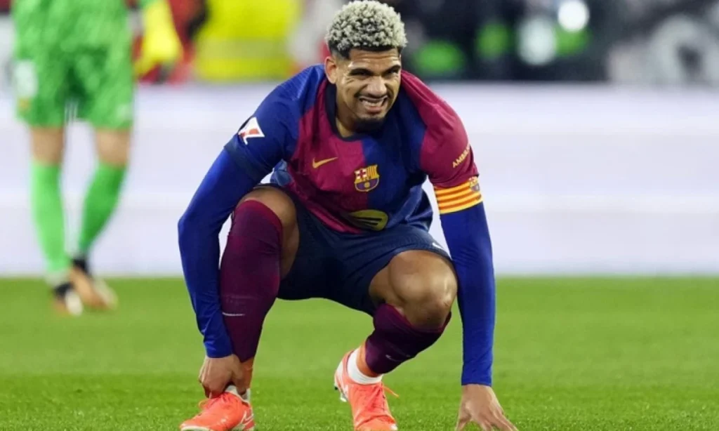 Ronald Araujo se libra de la lesión y podría regresar antes de lo previsto: lo que debes saber para tu Liga Fantasy