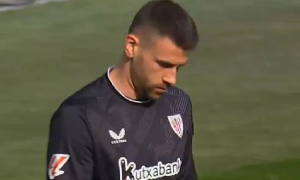 Unai Simón en la cuerda floja: tres errores que podrían costarle la titularidad