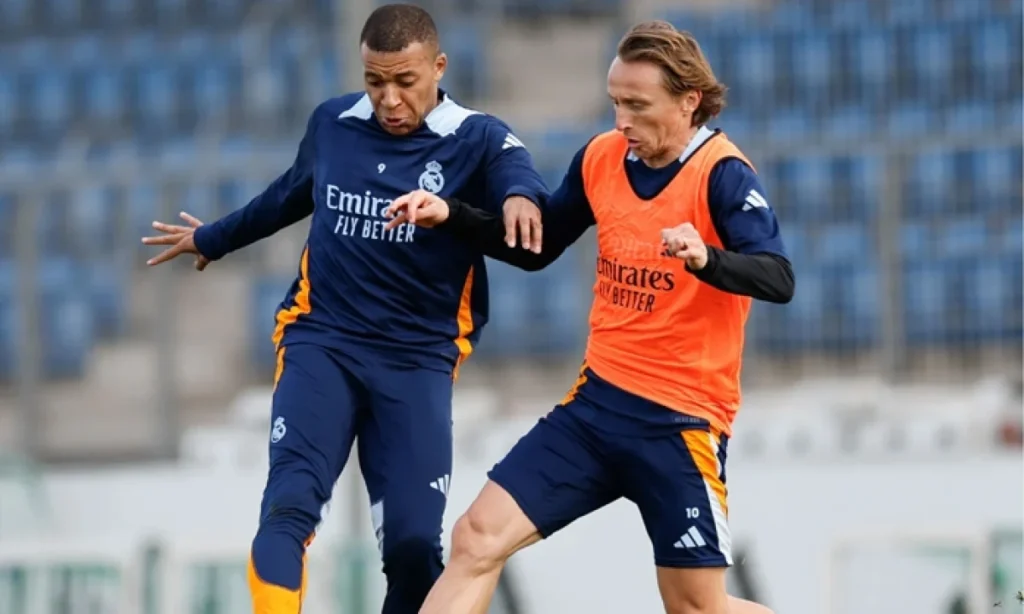 Valverde se entrena en el gimnasio y Mbappé brilla en el campo