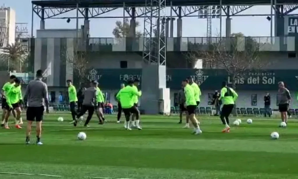 Adrián Regresa al Trabajo Colectivo, Isco Maneja Cargas Nuevamente