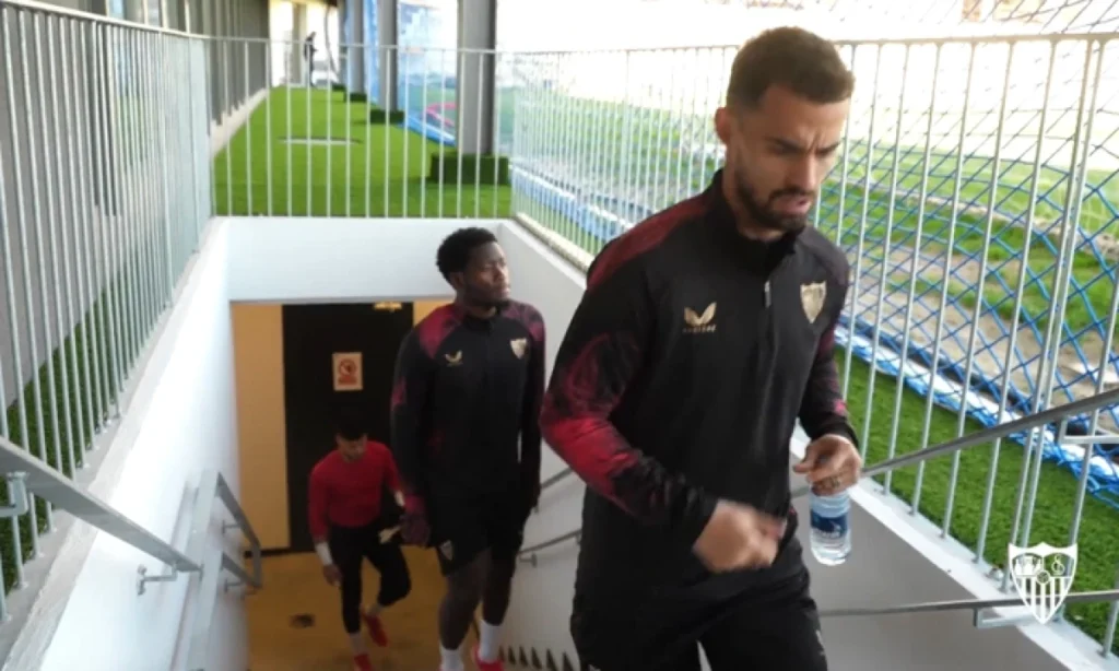 El Sevilla entrena en Zubieta con ausencias antes del regreso a casa