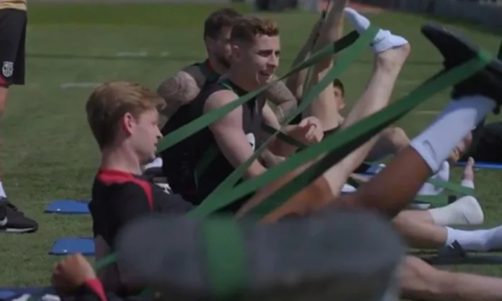 Frenkie de Jong regresa al entrenamiento sin contratiempos