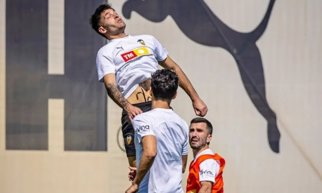 Hugo Duro se queda y Mamardashvili vuelve al equipo