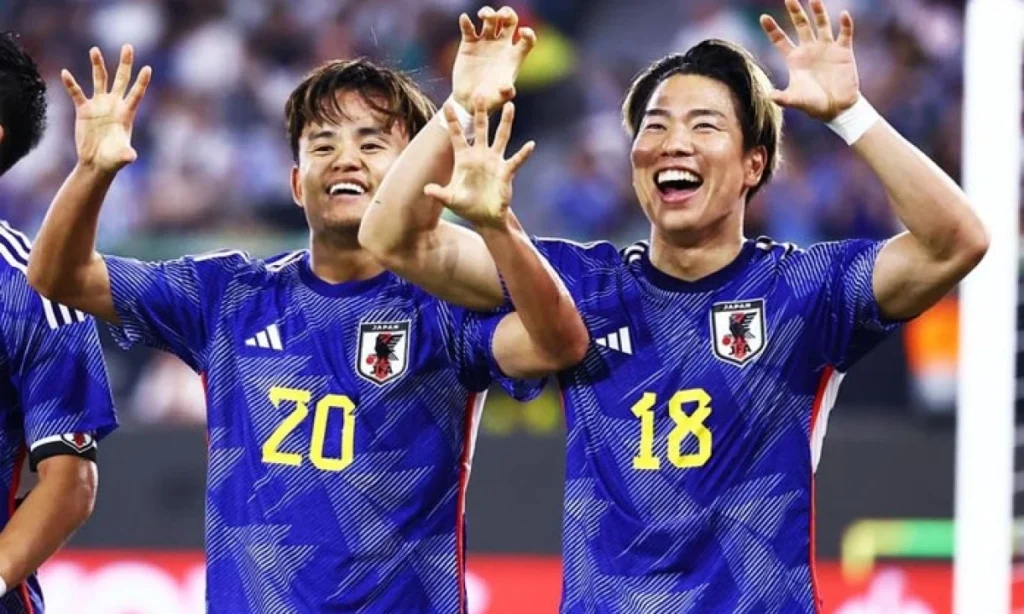 Kubo y Asano aterrizan en España tras largo viaje