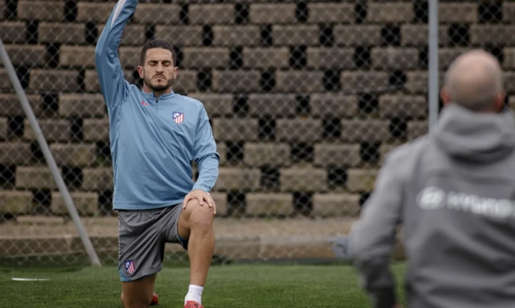 Lenglet y Koke entrenan en solitario antes de la sesión grupal