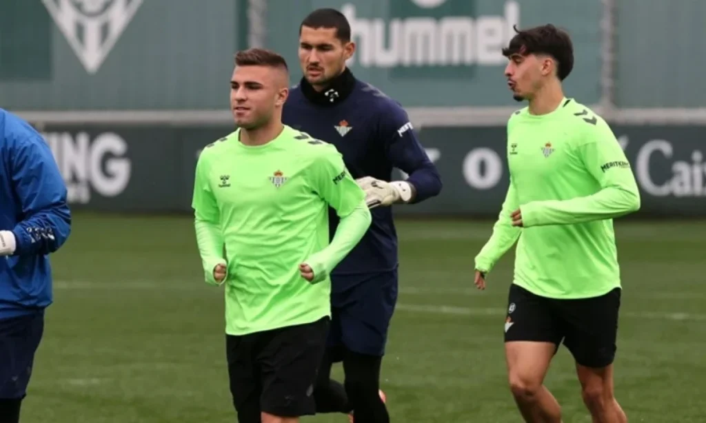 Regreso al trabajo sin Lo Celso ni Marc Roca: Enfoque en la recuperación