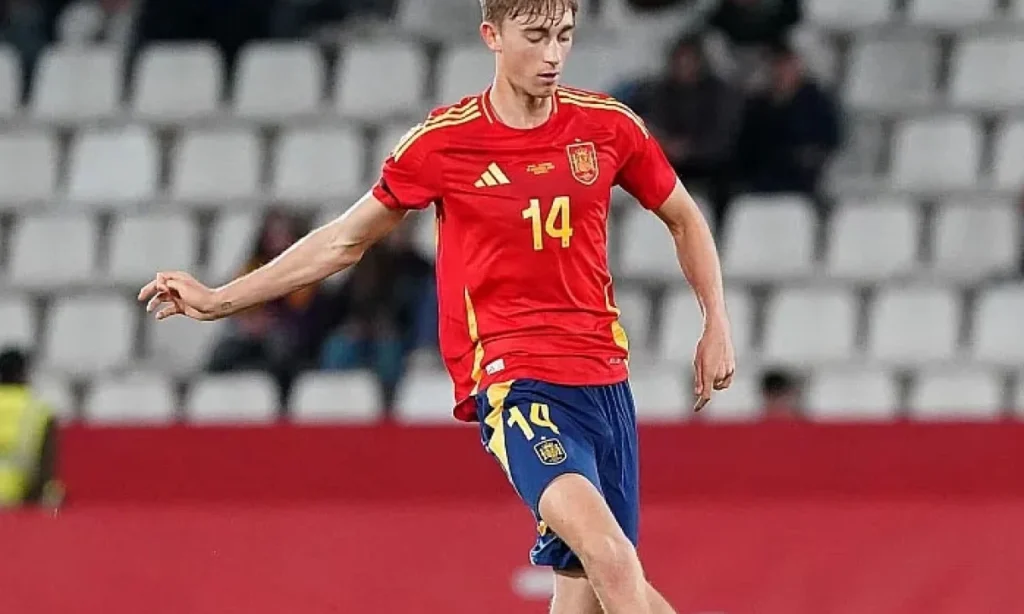 Renovación en la Roja: García y Huijsen entran en la lista