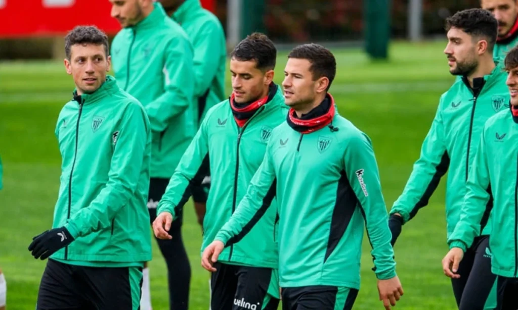 Sancet y Paredes se reintegran al equipo; Unai Simón avanza en su recuperación