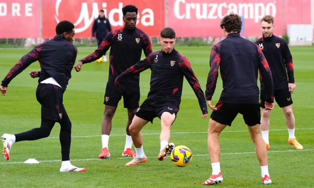 Sevilla cierra la última sesión con plantel completo
