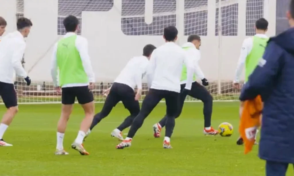 Valencia vuelve al entrenamiento: Gayà presente