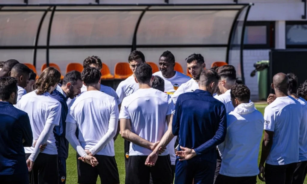 Vuelta al trabajo en Paterna: Solo Iván Jaime y Thierry se ausentan