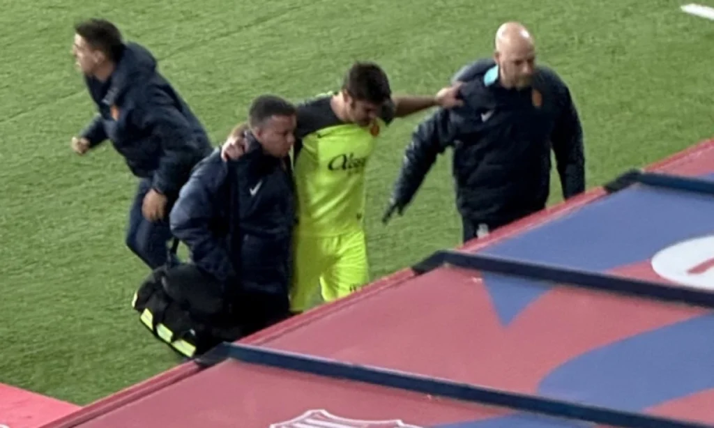 Abdon se retira por lesión en el duelo ante el Barcelona