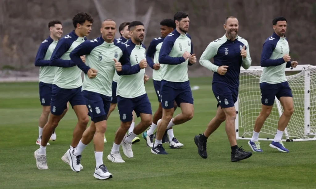 Cillessen y Benito entrenan con el equipo; Fabio Silva comienza su recuperación