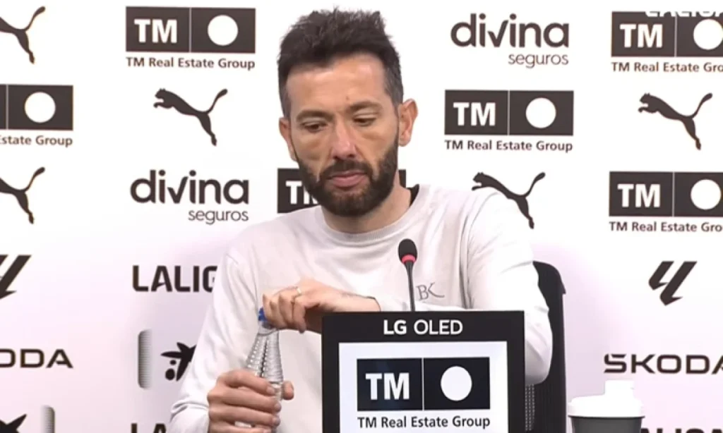Corberán se aferra a la realidad: Foulquier y el 4-4-2 con Rafa Mir y Hugo Duro