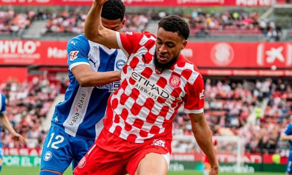 Danjuma lidera, Asprilla brilla, pero no alcanza