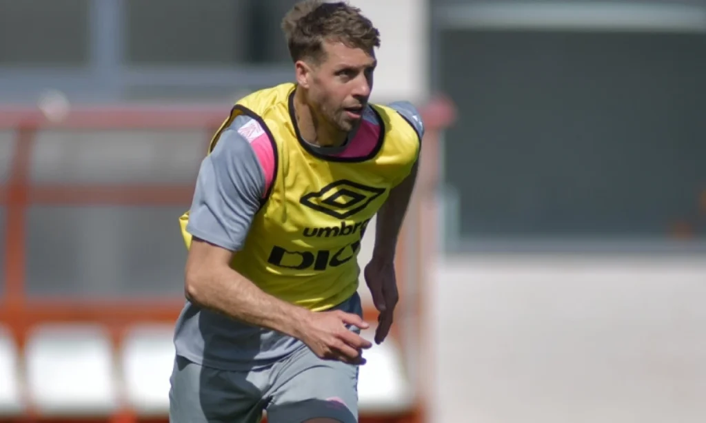 El Rayo se entrena sin los lesionados Montiel, Mumin y Camello