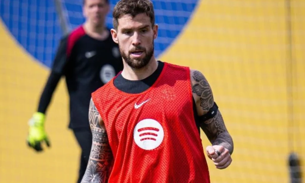 Iñigo Martínez se une al equipo; Flick cuenta con solo cuatro ausencias