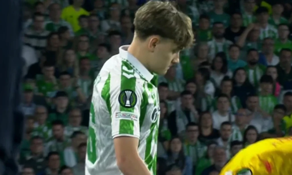 Jesús Rodríguez abandona el partido ante Jagiellonia por molestias