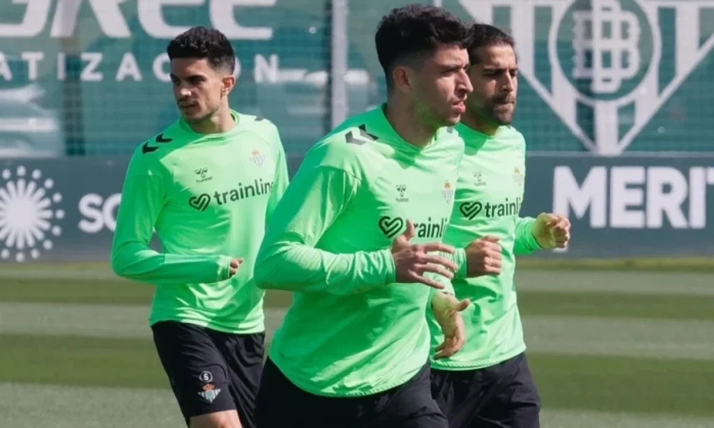 Marc Roca sufre recaída; Antony vuelve tras manejo de cargas