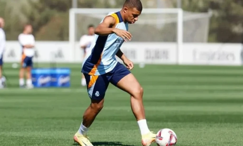 Mbappé y Mendy se unen al equipo este martes