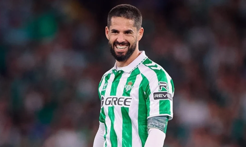 Reemplazos Estratégicos: Isco y Llorente Sustituidos en el Descanso