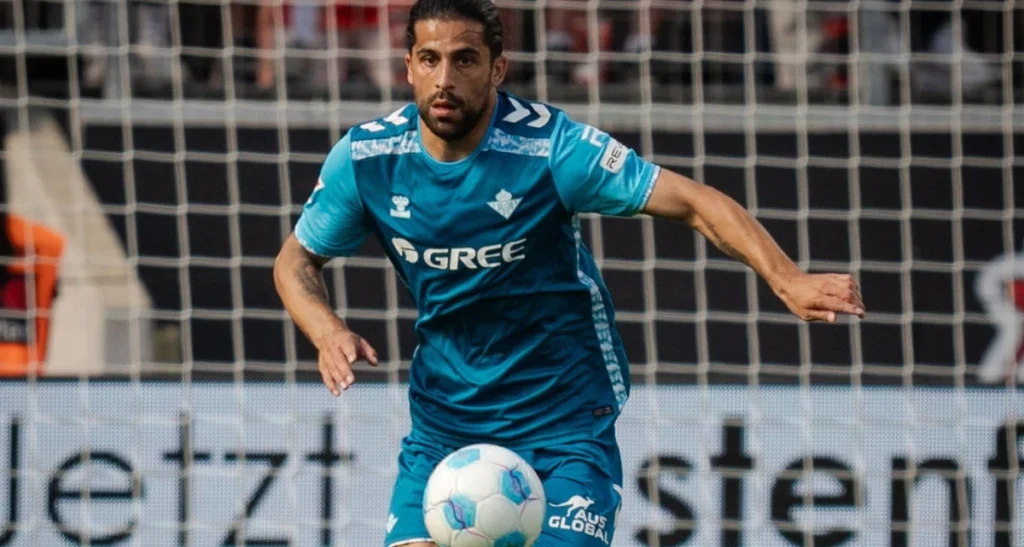 Ricardo Rodríguez se lesiona y abandona el encuentro frente al Jagiellonia