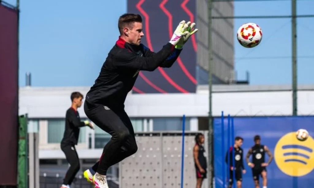 Ter Stegen se entrena con el grupo; tres jugadores se quedan afuera